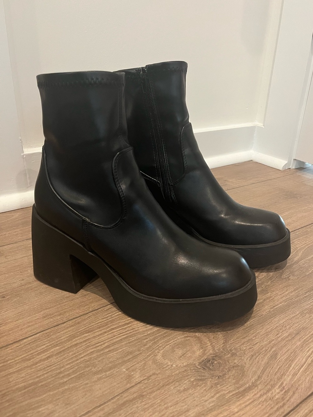 Madden girl black platform boots 9